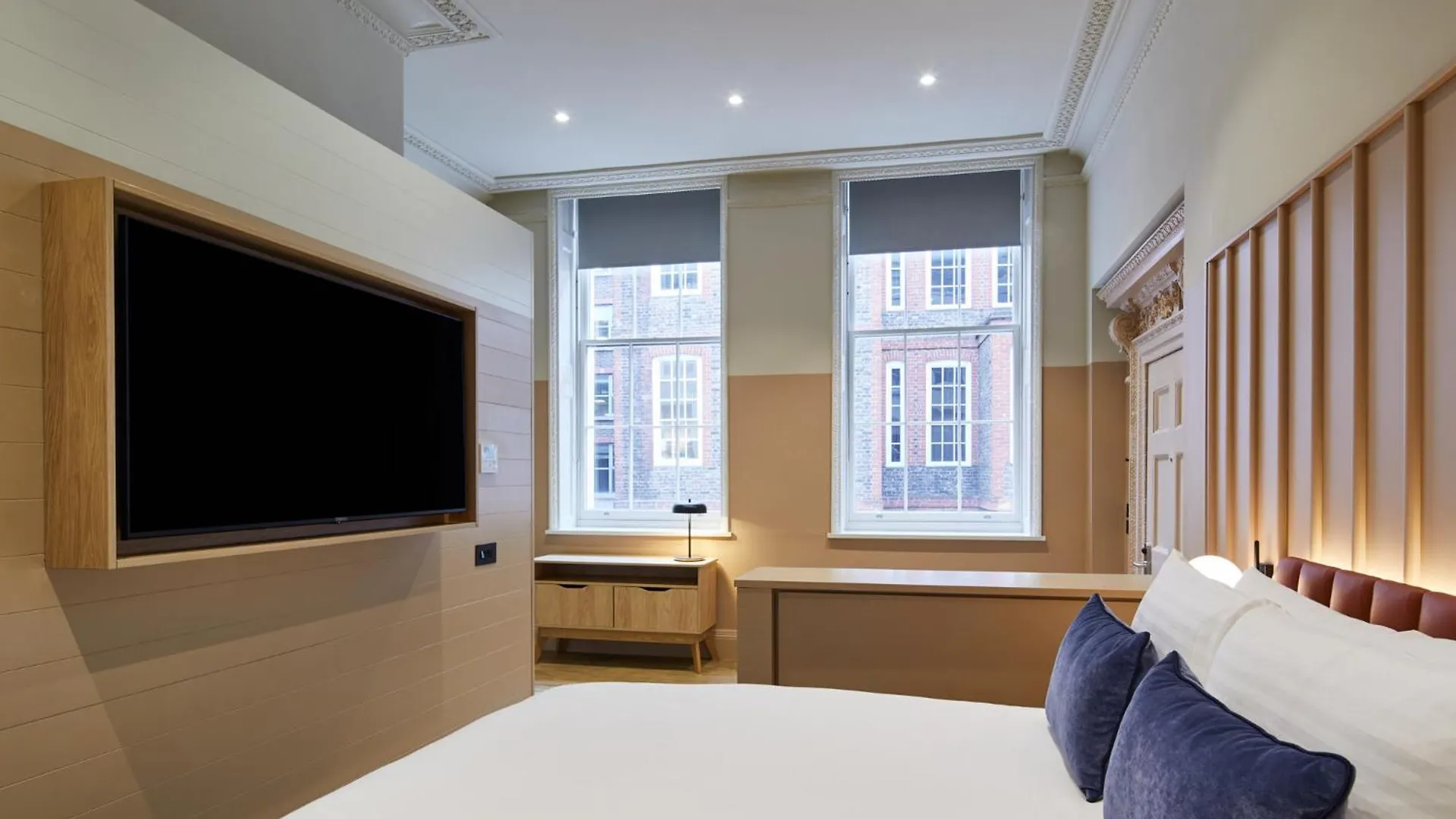 Master Cannon London Apartment