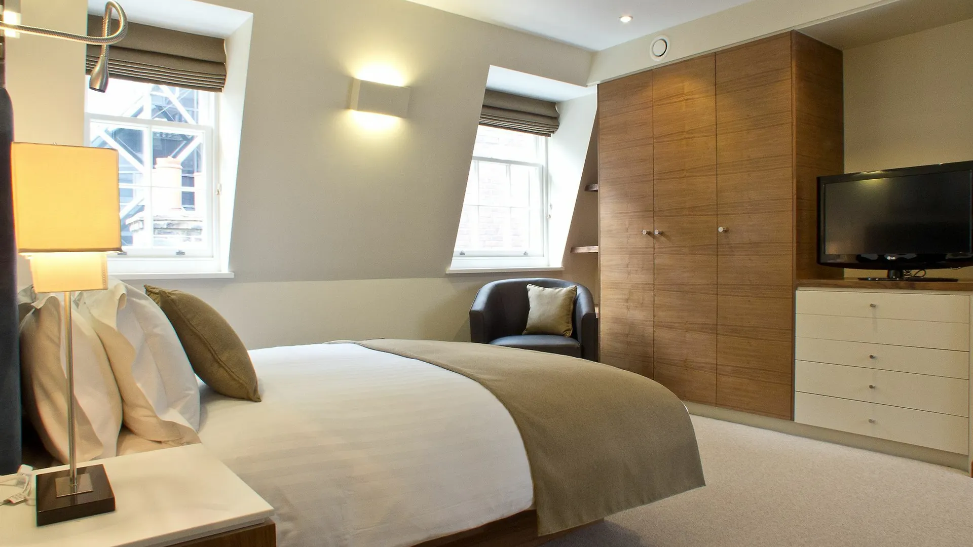 Master Cannon London Apartment