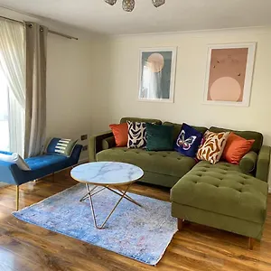 stunning-3-bedroom-house-in-london-homestay-close-to.cambridgehotelsuk.com/